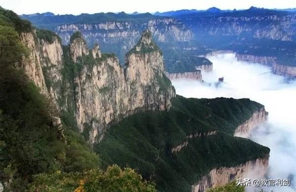 河南突发山体滑塌，铁路线路被埋