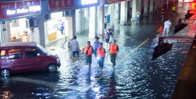 宁波海水倒灌，街边商户的呐喊