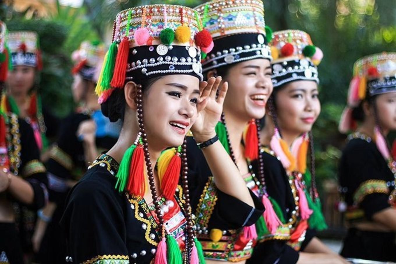 西双版纳，麦子奶奶的圆梦之旅，麦子奶奶来西双版纳实现愿望，西双版纳之行，麦子奶奶的梦境，麦子奶奶在西双版纳的圆梦之旅，西双版纳，实现麦子奶奶的梦想