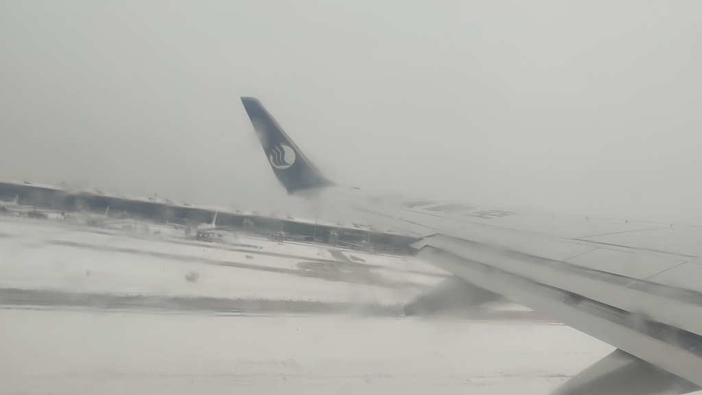 山航一航班在大雪中硬核飞行，提前抵达目的地