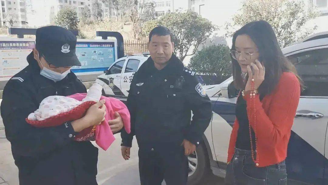 被遗弃女婴获救，家庭重生与社会反思之路