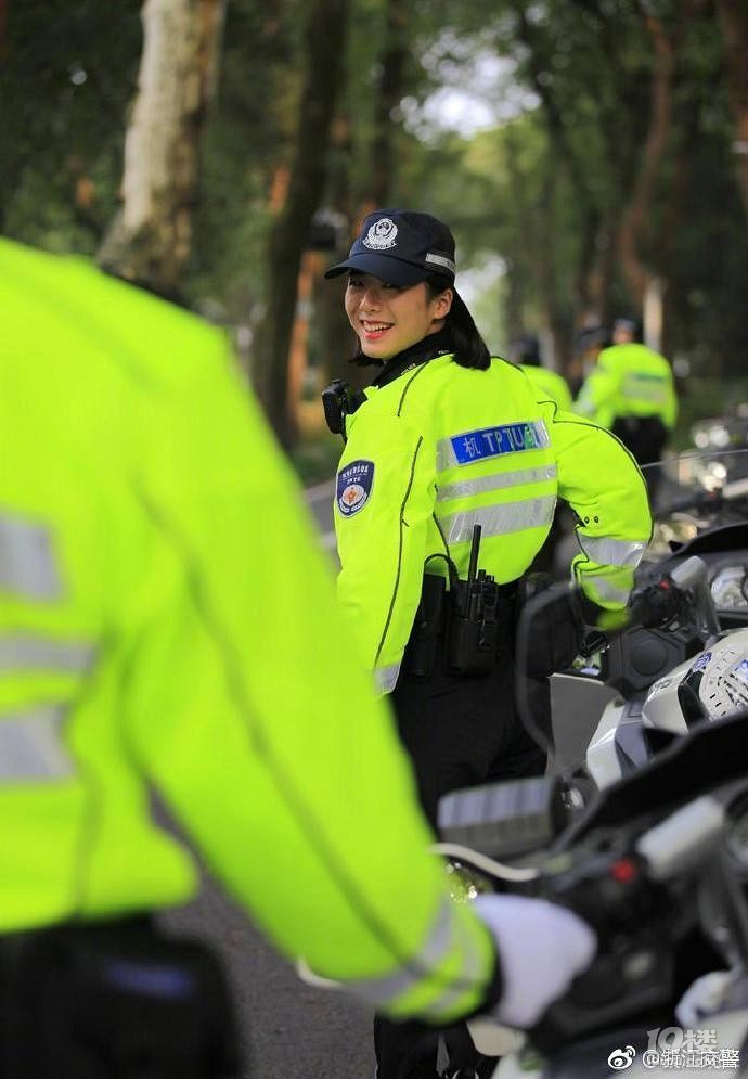 杭州女骑警贾静雯式美丽与力量并存的风采