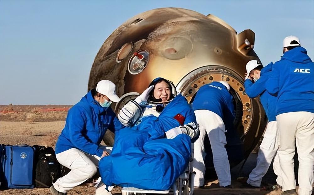 神十九航天员首次出舱活动圆满成功，探索宇宙壮丽新篇章