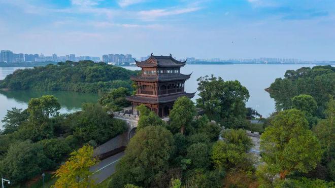 湖光山色间的休闲胜地，洞庭湖度假区