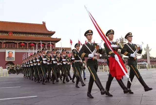 国旗护卫队硬核新年祝福，致敬新时代的英雄