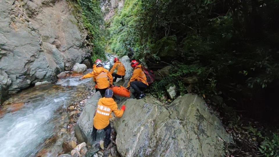 太白山失联男子九天后获救，面临截肢风险，生死考验的反思与启示